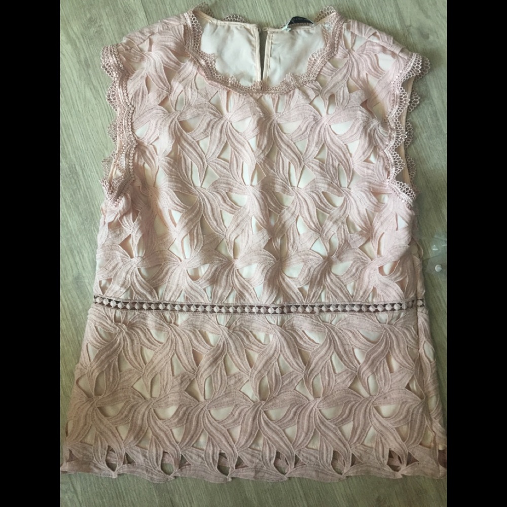 Neiman Marcus light pink lace top